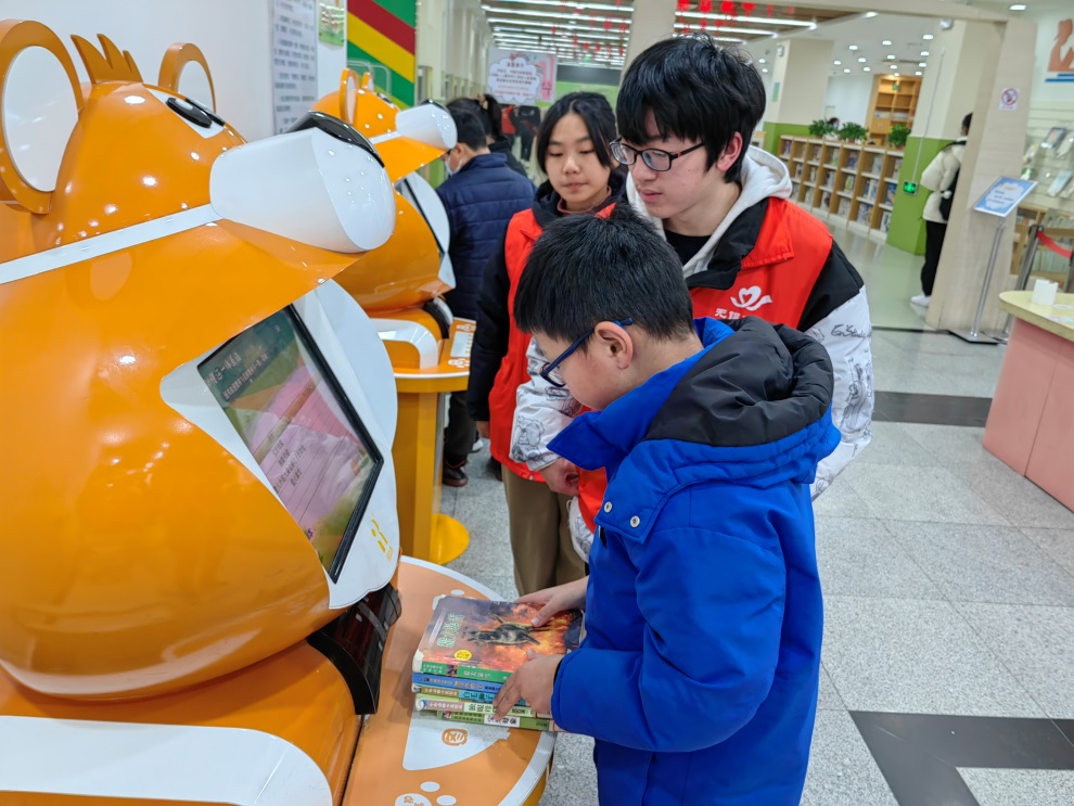 機(jī)械工程學(xué)院學(xué)生參加無錫市圖書館“文明小義工”志愿服務(wù)活動(dòng)