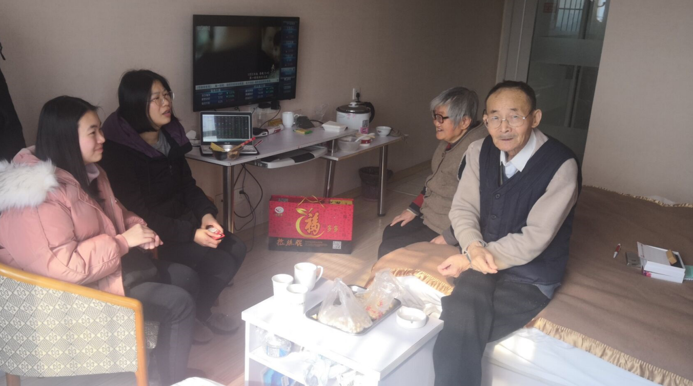 心系老教師，情暖中國年 ---信息管理學(xué)院春節(jié)探望退休老教師