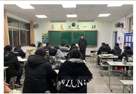 副校長邢勇深入班級開展思想政治教育工作