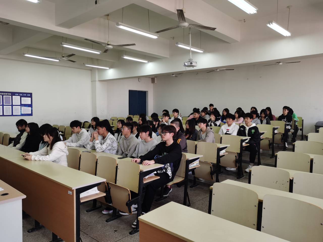 信息管理學(xué)院召開2022年無錫馬拉松志愿者動(dòng)員大會(huì)