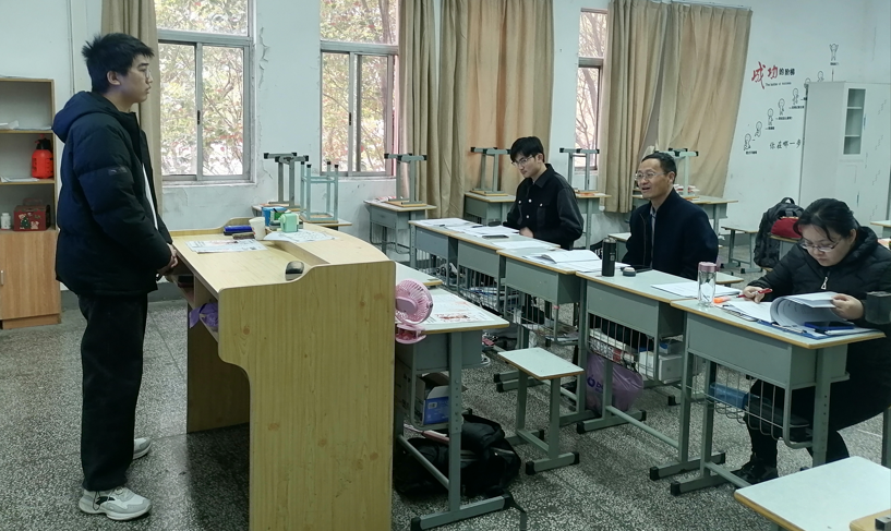 信息管理學(xué)院組織2025屆五年制高職生畢業(yè)論文（設(shè)計(jì)）答辯