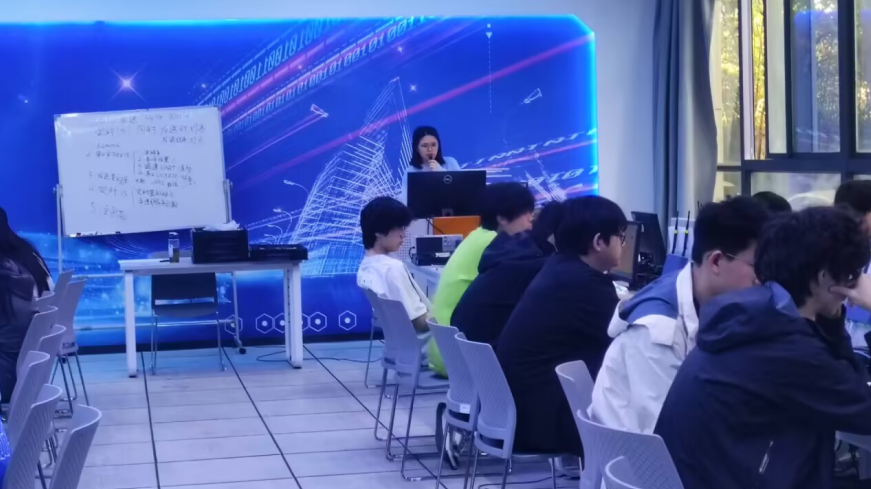 信息管理學(xué)院舉行院級(jí)公開(kāi)課活動(dòng)